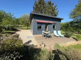 Chalet au calme avec terrasse sur belle propriété