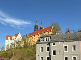 Panorama Apartments an der Seilbahn unterhalb der Albrechtsburg - Parkplatz und Wi-Fi - FREE, hotel a Meissen