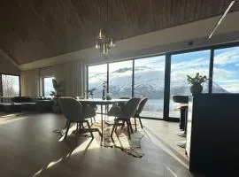 LyNora - Luxury Northern Lights Lodge with Jacuzzi & Lyngen Alps view