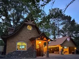 Storybook Cottage & Storybook Nook NO cleaning fee