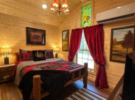 Big Bear Log cabin, hotel in Cosby