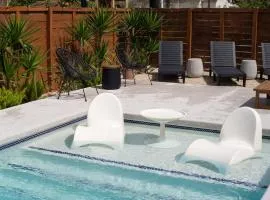 Astra B, Designer 3BR, Arcade, Heated Pool