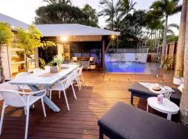 The Mudjimba Beach House - 150m to the beach
