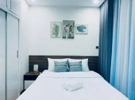 Cozy Luxury Apartment with Large Window at Vinhomes Green Bay Hanoi