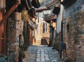 Sunny Nest Yoga & Healing Aesthetics Lijiang Shuhe Old Town Branch、Baishaのホテル