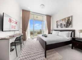 Free housekeeping visits during your stay - StayShort - Damac Hills Sleeps 3 close to Golf Courses
