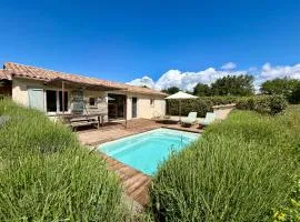 Villa pleine campagne, piscine chauffée , Lubéron