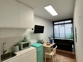Estudio bajo la escalera