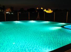 Māndu में, होटल Velora The Luxury Resort