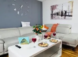 Luxury 2 Bed Apartment Open Plan Smart TV Wi-Fi