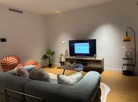 Brand New 3-Level Family Home for 10 &Box Hill