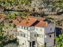 Cozy house with lake view in Ruivães