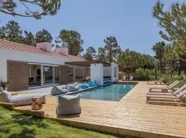 Walking distance of Pego beach and the villages of Comporta and Carvalh!al !