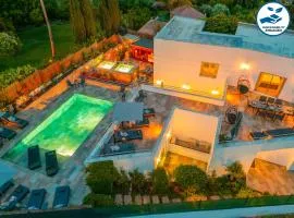 Villa Santa Rosa - Conforto e lazer com piscina e zona de jogos em Armação de Pêra
