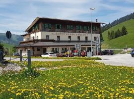 Albergo passo Brocon – hotel w mieście Castello Tesino