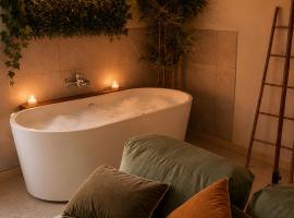 Suite Bali SPA et sauna privé - Châteaux de la Loire, хотел в Кур-Шеверни