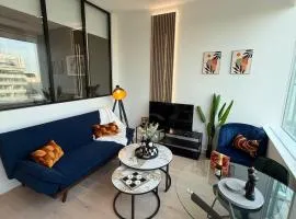 Luxury Flat Sleeps 4 Parking Gym Workspace