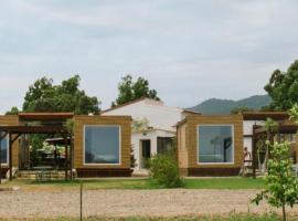 Macondo Agriliving Tiny Houses, hotel v destinácii Castiadas