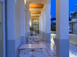 Tinion Hotel: Tinos şehrinde bir otel