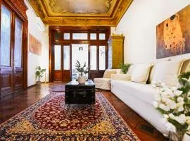 YellowBoot Bucharest Old Town Escape 200m from University Square