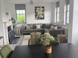 Luxury 3BR Home In Woburn | Free Parking