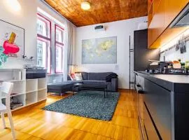 ADM Boutique Old Town Center Loft, FREE PARKING, Movie Projector