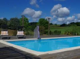 CHEZ MITCH EN CAMPING CAR et grand espace extérieur