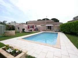 6 guests house with private pool in Eyguieres Alpilles
