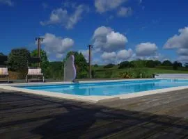 CHEZ MITCH EN CAMPING CAR et grand espace extérieur