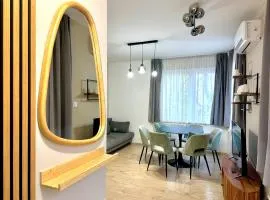 Prime Stay - Deluxe 3 Bedroom Family Apartment - Parking Included