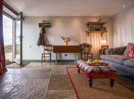Blackshaw Gap - Charming cottage on a Cheshire Peak District farm - Dining options