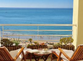 Ocean View Elegant Apartment - Balcony Facing Beach & Garage - Praia da Rocha, hotel din Portim&atilde;o