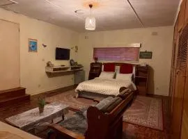 Ensuite Bedroom Near RG Mugabe Airport