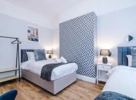 4BR House - Sleeps 9 - Contractor Stays & Parking