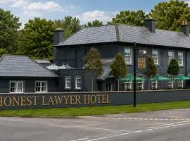 Honest Lawyer Hotel
