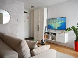 Ana Central Studio