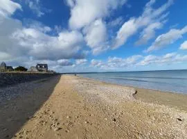 Grande maison normande, vue mer à 75 metres de la plage, équipé spa de nage