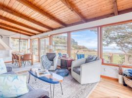 Shoreline Cottage Oceanfront Vacation Rental, hotel en Cape Meares