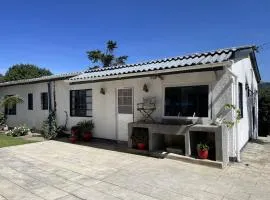 3 bedroom house with a mountain view