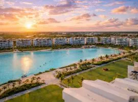 Lagoon-View & Balcony Resort-Style Pool & Beach