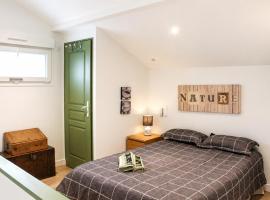 Cocon cosy avec mezzanine au calme, hotelli kohteessa Claix