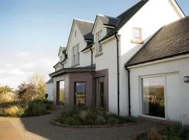 Farmhouse with Loch Views