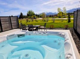 Upscale Teton Retreat with Views, Sauna & Hot Tub, hotel v destinácii Driggs