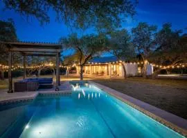 Pool, Tennis & Pickleball Ultimate Hill Country Retreat| Creek| Sleeps 10