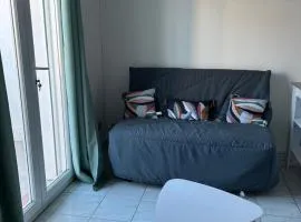 Studio avec terrasse calme et ensoleillée
