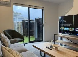 Fairfield Haven Modern 2BR Townhouse Retreat