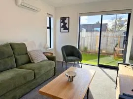 Modern 1BR Townhouse with Private Courtyard
