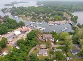 Modern Dog-Friendly Cape Cod Cottage Near Beaches