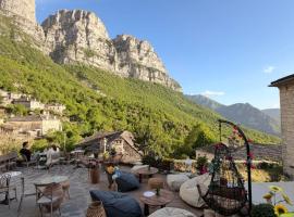 Ikojenia Traditional Lodge, hotel em Papingo