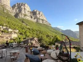 Ikojenia Traditional Lodge